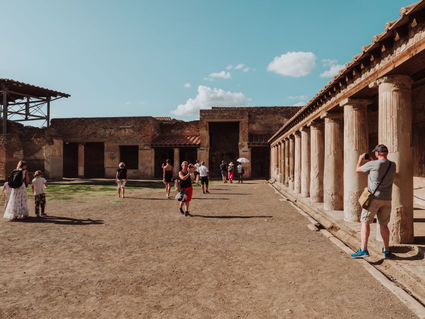 Pompeii: 2-Hour Guided Tour with an Archaeologist - Basilica, public baths, and the Roman day-to-day in 79 AD