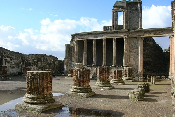 Pompeii: 2 Hour Private Tour with an Archeologist Guide - Meeting point and how to make your arrival painless