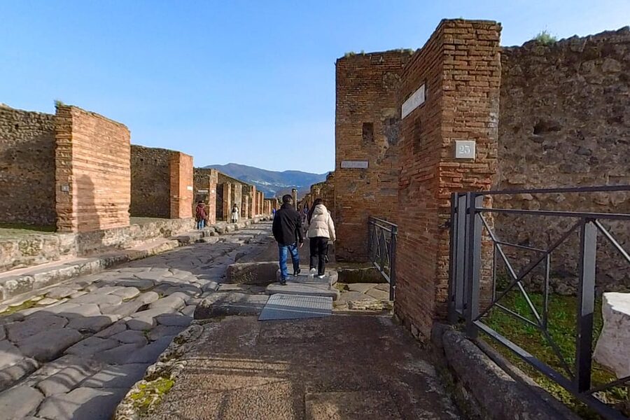 Pompeii: 2 Hours Skip the Line Visit with a Licensed Guide - Lupanare: how the tour handles a sensitive topic without getting weird