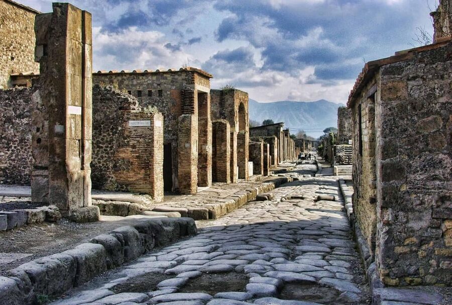 Pompeii: 2H group guided tour with a certified guide - Inside Pompeii in 2 Hours: What You Actually Walk Through