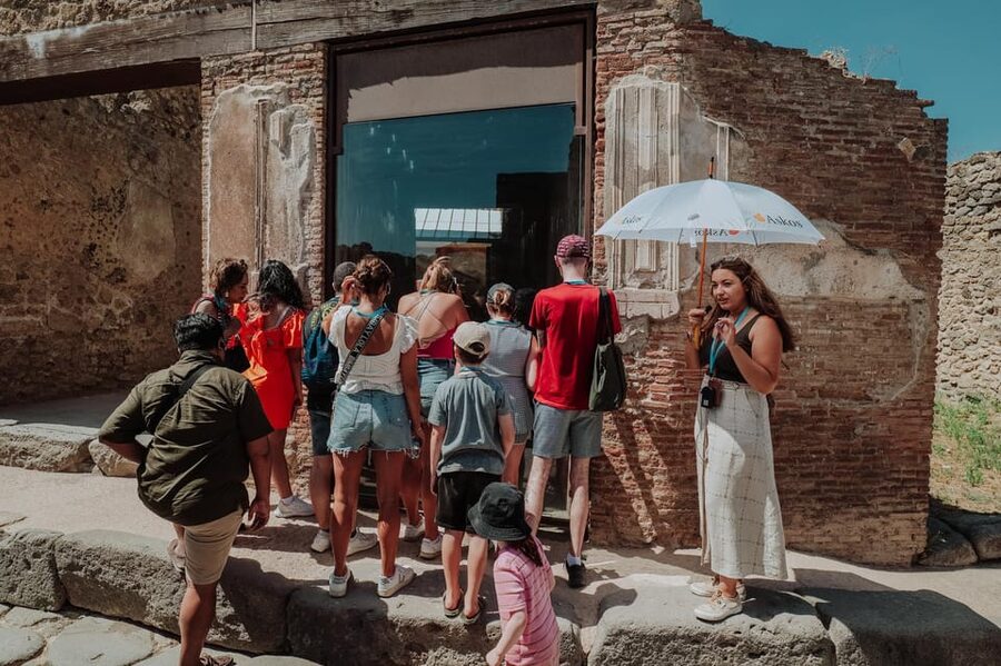 Pompeii 3hours Villa of Mysteries tour with an Archaeologist - The Lupanare: seeing one of Pompeii’s more unusual spaces with context