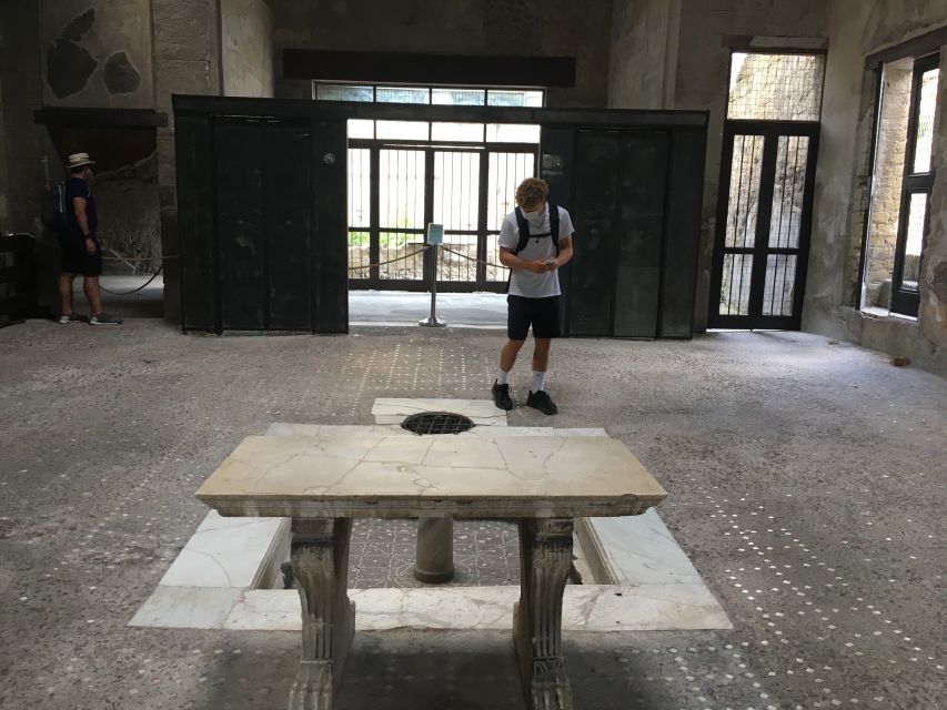 Pompeii and Herculaneum: Guided Tour with an Archaeologist - The lunch break in the middle is not a throwaway