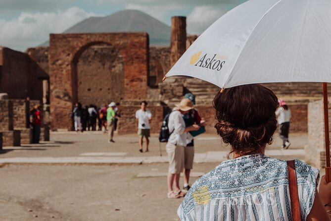 Pompeii and Mount Vesuvius Small Group Tour - Meeting point and how the day starts
