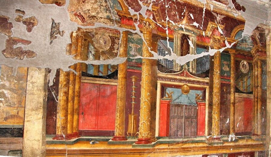 Pompeii and Oplontis: Small Group Tour with an Archaeologist - The 30-minute break and the train to Oplontis: a smoother transfer than a long bus ride