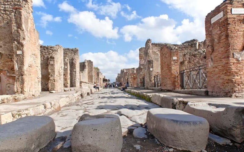 Pompeii: Archeological Tour & Wine Tasting at Mt. Vesuvius - Chef lunch with Vesuvian flavors: what you actually eat