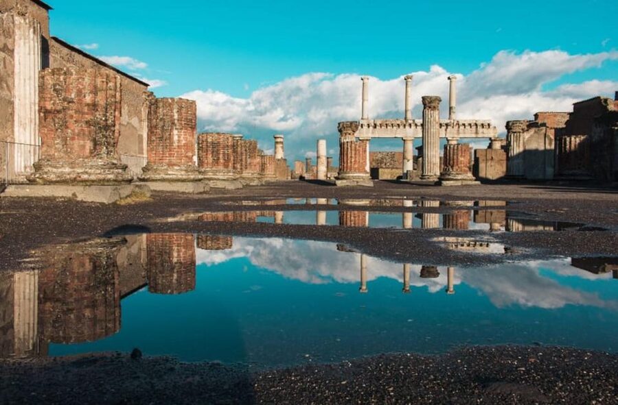 Pompeii: Entry Ticket & Guided Tour with an Expert Historian - Key highlights at a glance