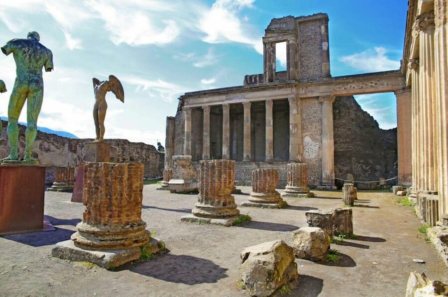 Pompeii: Entry Ticket & Guided Tour with an Expert Historian - Why this Pompeii tour works: historian-led, not just ruin-based