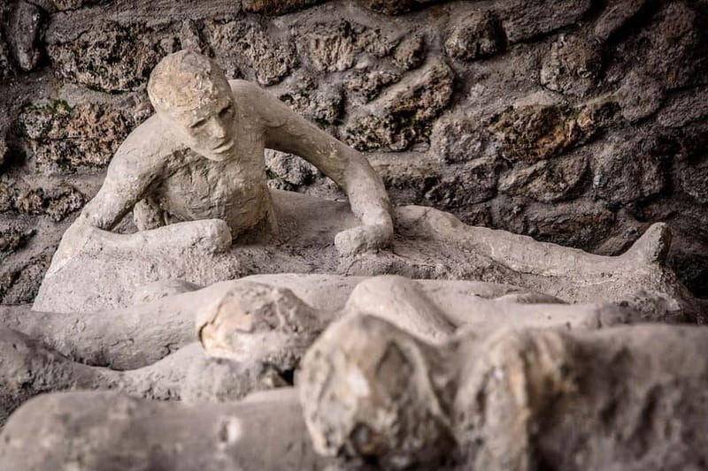 Pompeii: Exclusive Tour with Archaeologist and Entry Tickets - Temples of Jupiter and Apollo: religion you can place on a map