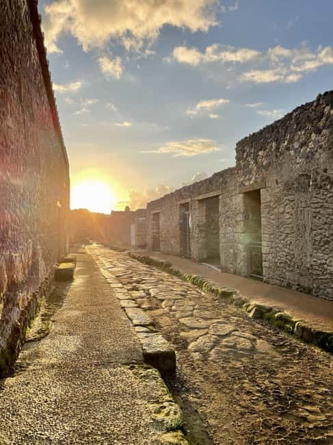 Pompeii: Exclusive Tour with Archaeologist and Entry Tickets - Macellum market and plaster casts: where the human story hits