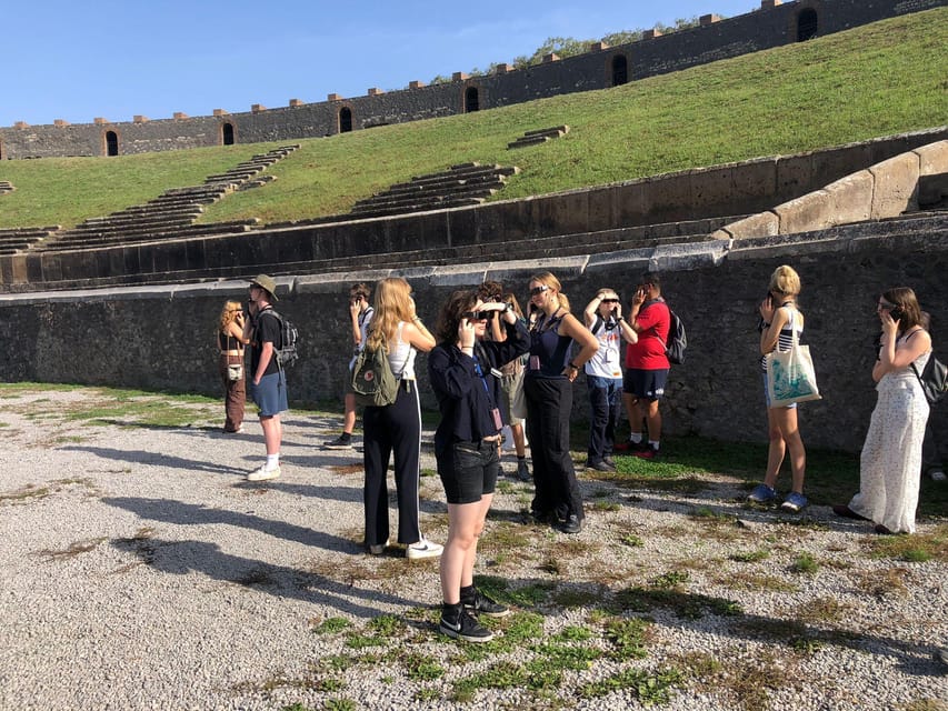 Pompeii: Family-Friendly Augmented Reality Tour with Ticket - Finding the Vittoria Coffee Shop and getting your bearings fast