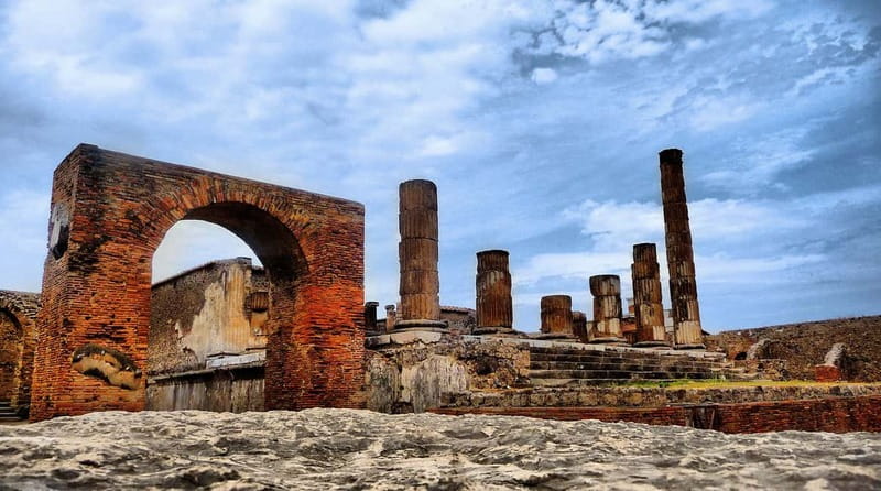 Pompeii: Group Tour with an Archeologist Guide - The Western Pompeii Route, Built for a Short Visit