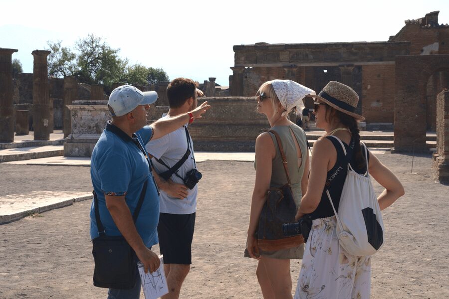 Pompeii: Guided Day Trip to Ruins and 2 Wineries Visits - Meeting Point at Hortus Restaurant and How the Day Starts
