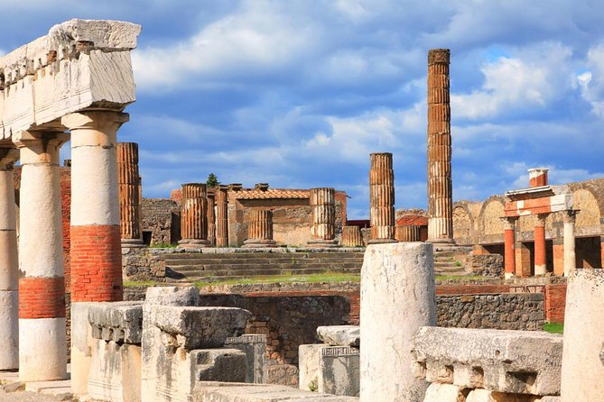 Pompeii Guided Group Tour with Entry Ticket and Archaeologist - Forum Baths: why bathing was split and scheduled