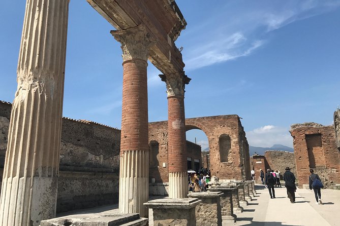 Pompeii Guided Group Tour with Entry Ticket and Archaeologist - House of Vettii: art, erotic imagery, and the shock of personal space