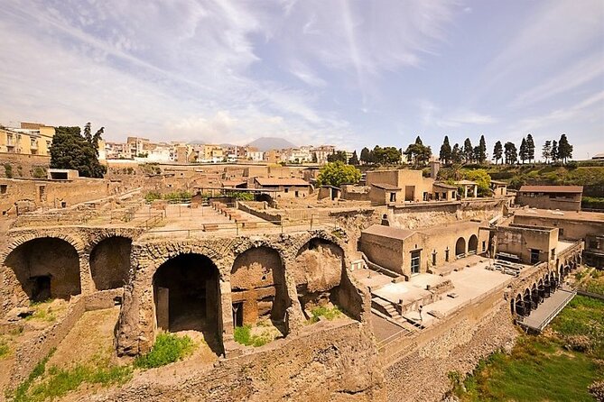 Pompeii: Guided Small Group Tour Max 6 People with Private Option - Vesuvius viewpoint: why it matters even if you cannot go up