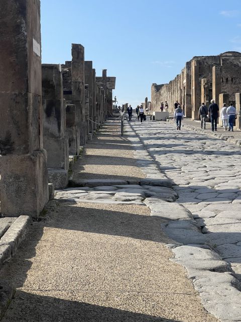 Pompeii: Guided Tour & Skip the Line Ticket - Meeting at Ristorante Bar Sgambati and getting to the action