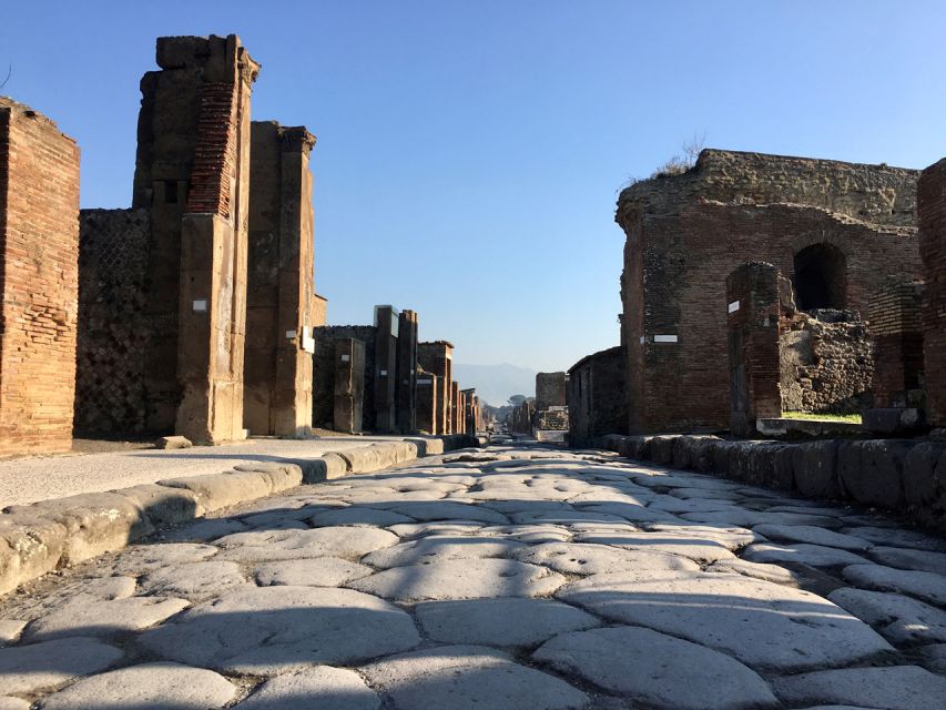 Pompeii: Guided Tour with Archaeologist with max. 12 People - Pompeii with an archaeologist, not a script