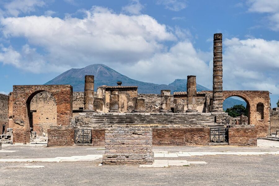 Pompeii: Guided Walking Tour with Entrance Ticket - Listening and walking: headsets, group size, and hearing the stories