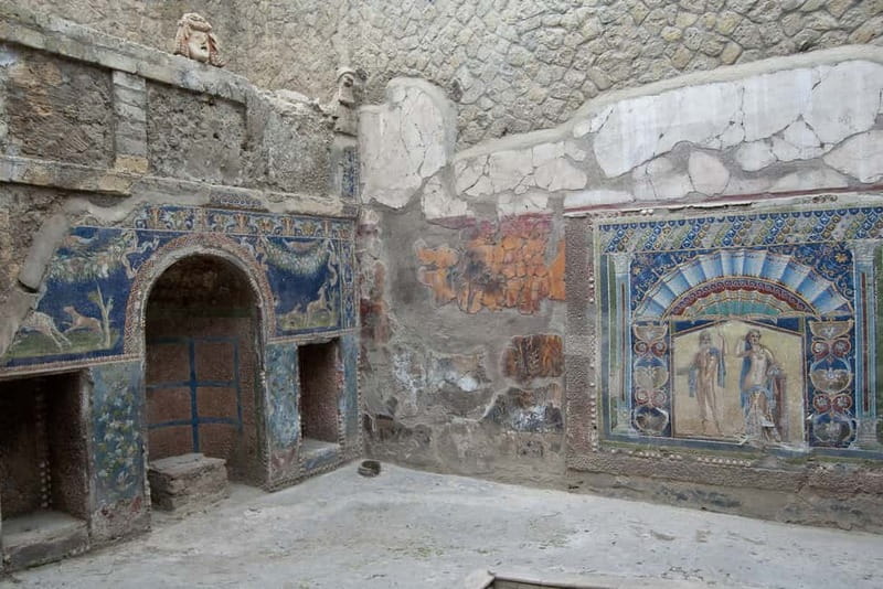Pompeii & Herculaneum Tour with an archeologist - Herculaneum Comes Next, and the Preservation Changes the Mood