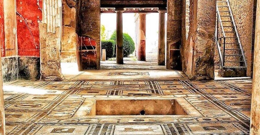 Pompeii in 2h and 30mnt: walk with local guide - Small Group Energy With an Official Local Guide