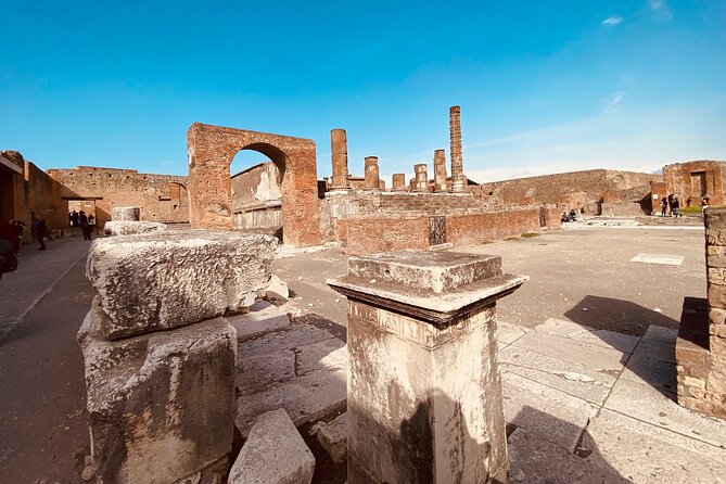 Pompeii Private Tour with an Archaeologist and Skip The Line - 3 hours - The main street, the Forum zone, and the feeling of civic life