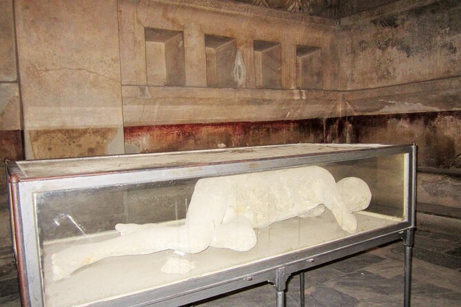 Pompeii private tour with an Official Guide - Stop 1: Pompeii Archaeological Park, and how guides shape what you see
