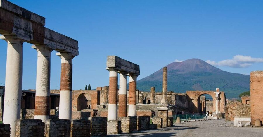 Pompeii: Private Tour with Hotel Pickup and Entry Ticket - A trained archaeologist guide, what that changes on the ground