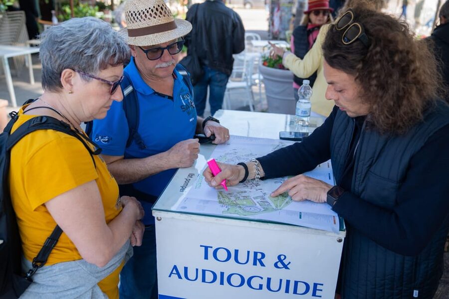 Pompeii: Skip-the-Line Entry & Audioguide - How to Use the Audioguide and Paper Map So You Stay Oriented