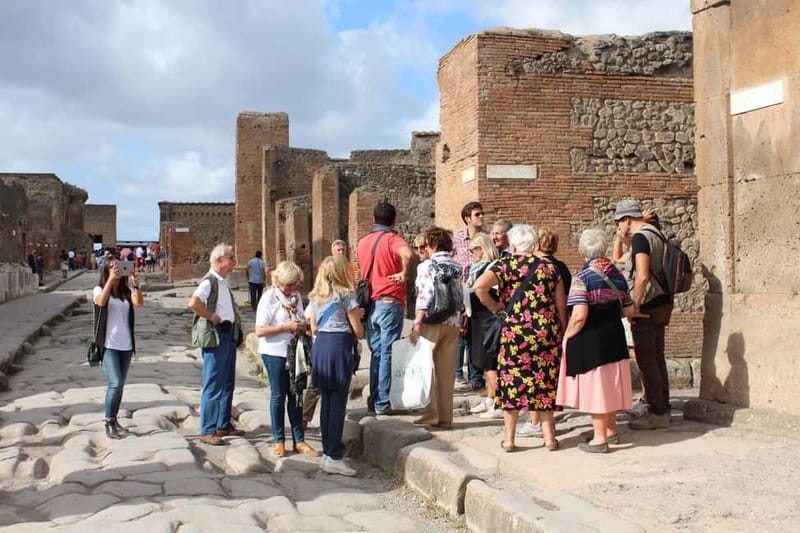 Pompeii: Skip-the-Line Guided Archaeological Discovery Tour - Group size and earphones: why it helps more than you think