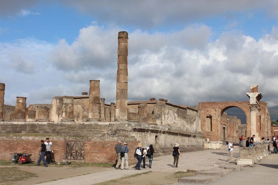 Pompeii: Skip-the-Line Guided Archaeological Discovery Tour - What to wear and what the rules actually mean at the entrance