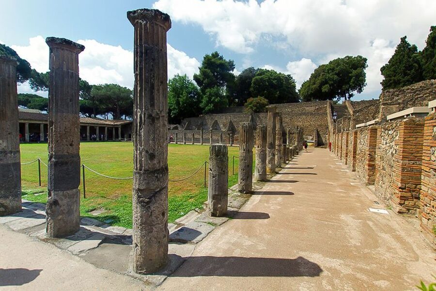 Pompeii: Skip-the-Line Guided Tour with Expert Archaeologist - Pompeii After Vesuvius, Seeing a City in One Walkable Slice