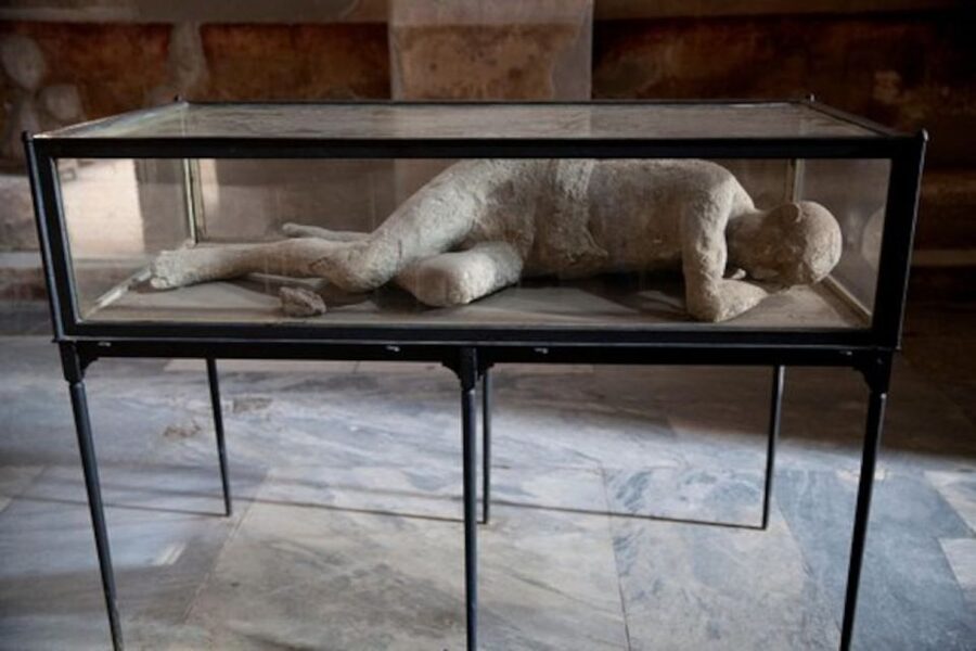 Pompeii: Skip-the-Line Guided Tour with Expert Archaeologist - Baths, Villas, and the Brothel Stop, Plus Naples Views