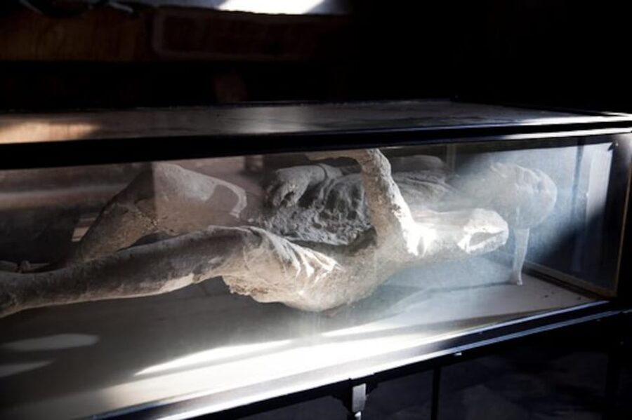 Pompeii: Skip-the-Line Guided Tour with Expert Archaeologist - Where You Start: Via Villa dei Misteri and the Green Walks Sign