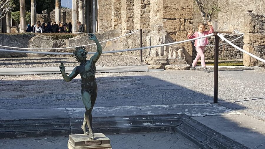 Pompeii: Skip-the-Line Tickets and Tour with Archaeologist - Ovens, Bread, and the Gymnasium Scene Your Guide Creates