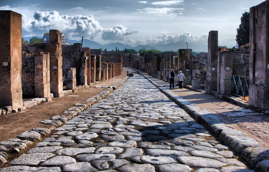 Pompeii Skip-the-Line Tour with Expert Archeological Guide - Forum Baths, Macellum, and the commerce of daily life