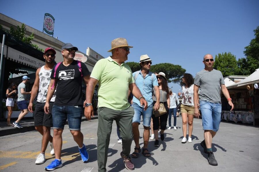 Pompeii Skip-The-Ticket-Line Tour with an Archeologist - Walking the ancient streets: how the guide keeps you oriented