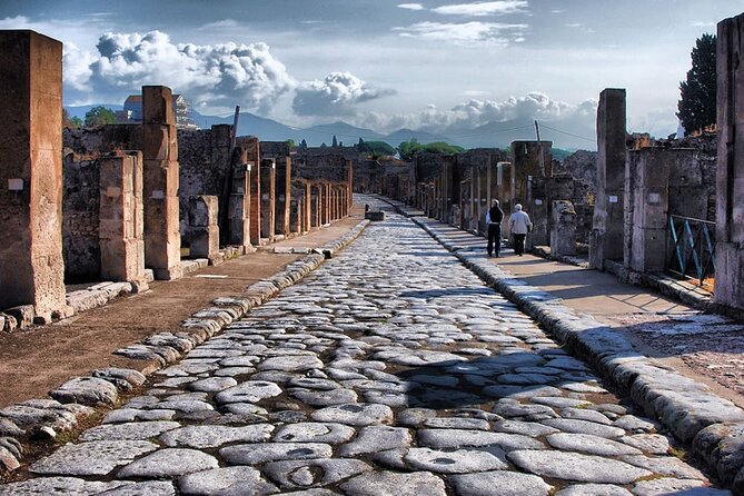 Pompeii Small Group Tour - Tickets Included - Pompeii, frozen in time, and why a short guide helps