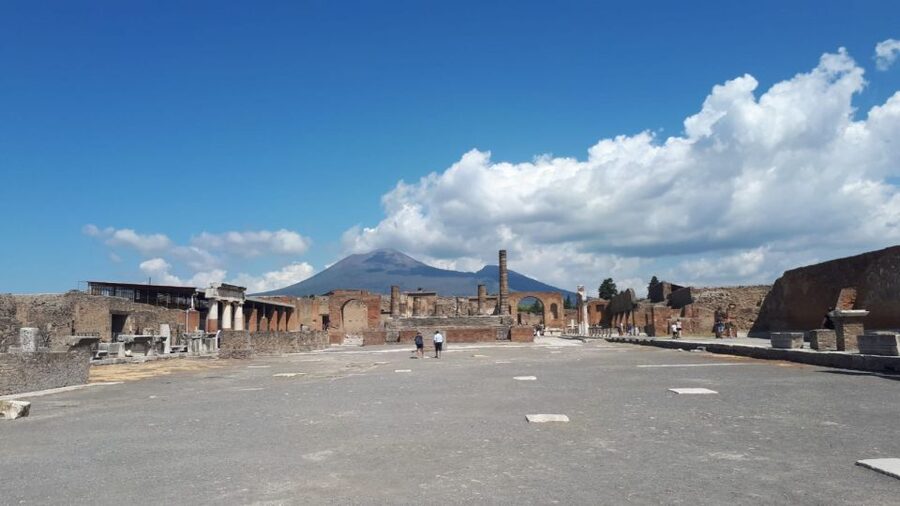 Pompeii Sunset tour for small group - Terme Stabiane and the Lupanare: Daily Life Beyond the Big Monuments