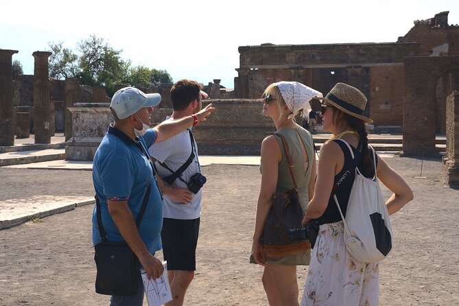 Pompeii Tour & Lunch with Wine Tasting Experience - Lunch in the vineyard: local products, real serving rhythm, vegetarian option
