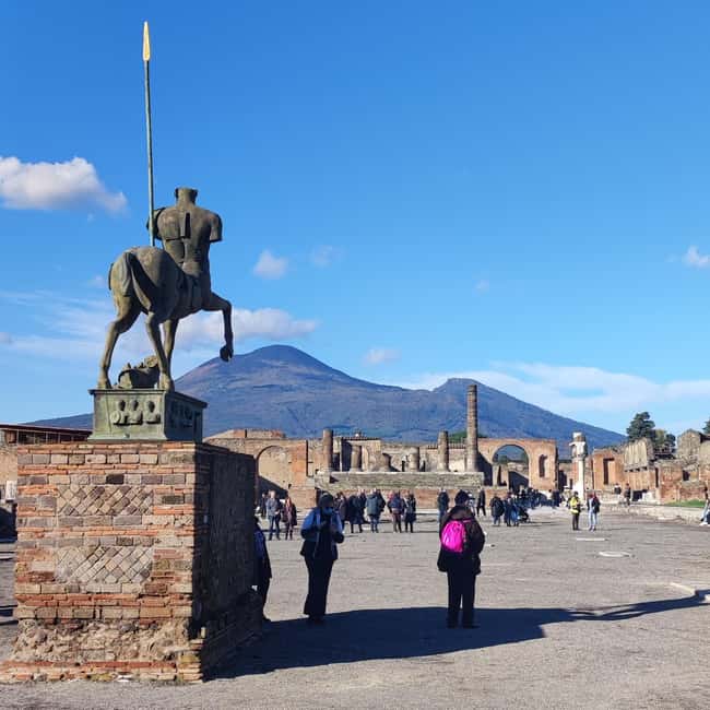 Pompeii Tour with Archaeological Expert and Lunch - Skip-the-line entry and why it saves your trip