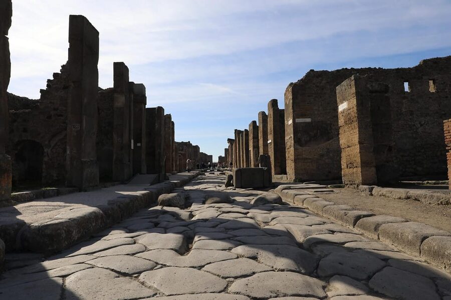 Pompeii & Vesuvius - Lunch time in Pompeii, then the volcano drive