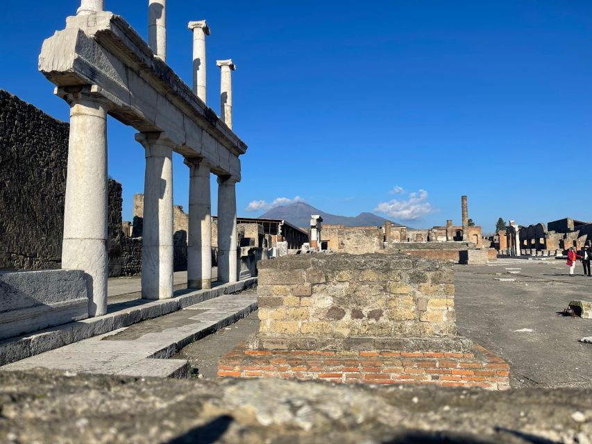 Pompeii-Vesuvius & Winery All Inclusive Tour From Positano - Vesuvius hike and crater views, plan your effort and your layers