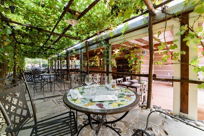 Pompeii Vineyard Escape: Private Wine Tasting & Lunch - Where to Start in Pompeii: Meeting Point and Walking Reality