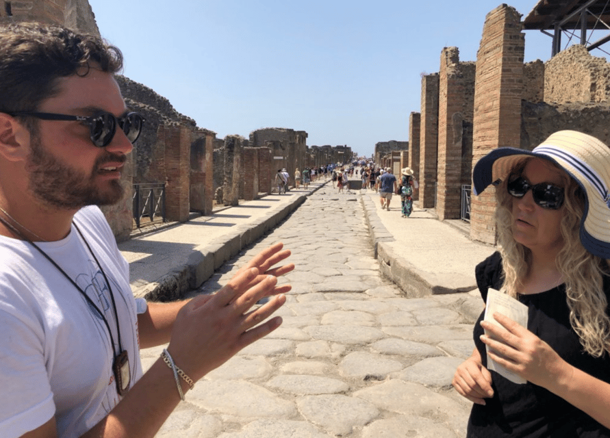 Pompeii VIP 3h Tour: Skip-the-line with your Archaeologist - Markets, baths, and what people did between temples