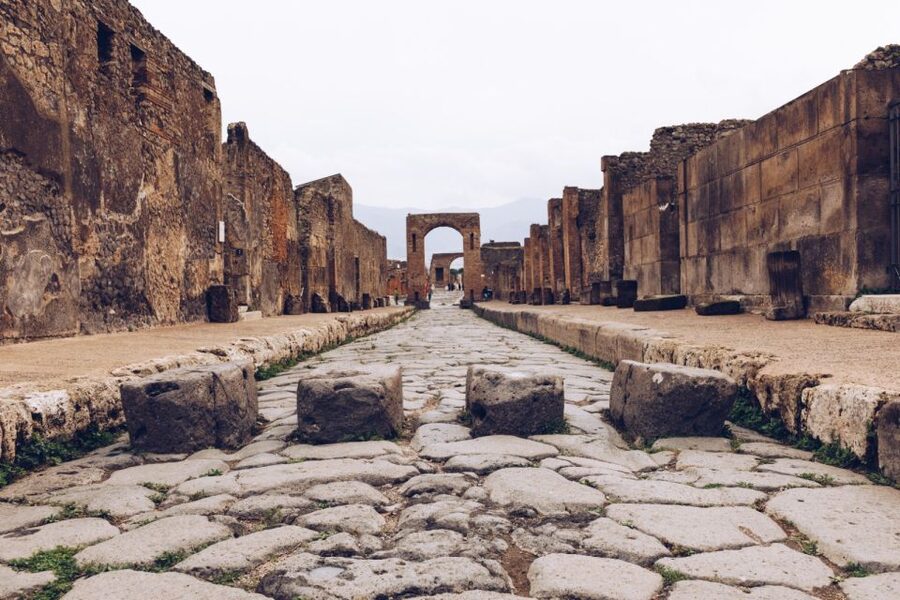 Pompeii & Virtual Museum Private 2-in-1 Kid's Tour - The 2-Hour Pompeii Walk: Homes, Baths, Temples, and Big Public Spaces