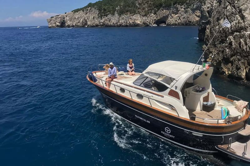 Positano: Amalfi Coast & Emerald Grotto Private Boat Tour - Boarding in Positano: Comfort That Keeps the Day Easy