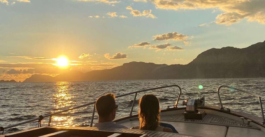 Positano: Amalfi Coast Sunset Group Boat Tour with Prosecco - Entering the Golden Hour From Positano’s Main Beach