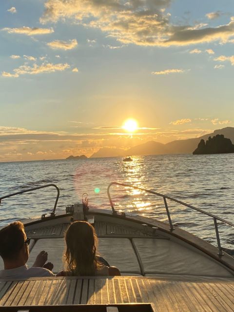 Positano: Amalfi Coast Sunset Group Boat Tour with Prosecco - Getting Your Drinks Sorted: Prosecco, Water, and Soft Drinks