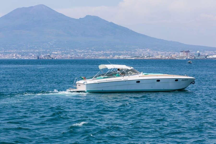 Positano: Boat Tour of Capri with Drinks and Snacks - Capri’s grottos and Faraglioni: what you actually get from the sea