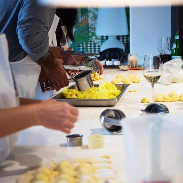 Positano: Small Group Cooking Class with Prosecco & Dessert - Your drinks and meal flow: wine or Prosecco plus coffee